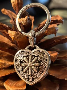 BRIGHTON $48.00 #E12192 Floral Heart Locket Key Fob